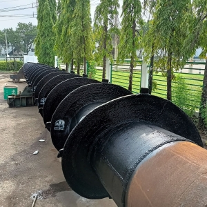 Refurbished screw at workshop Refurbished screw at workshop