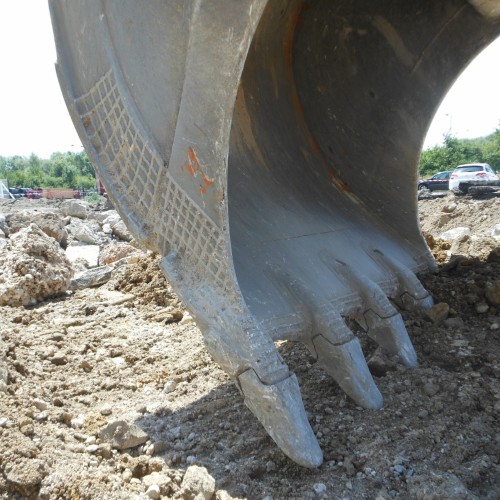 Bucket Hardfacing
